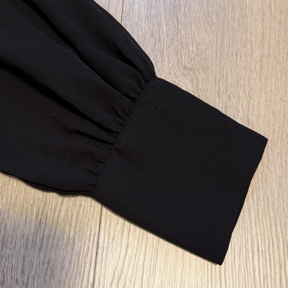 Dynamite Classic Black Blouse - Picture 3 of 5